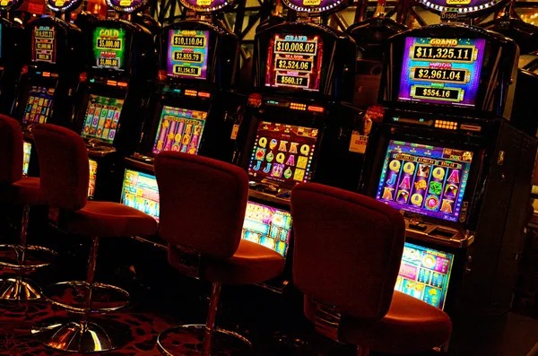 nasa Sakong table showing multiple players' hands and dealer's hand during active round